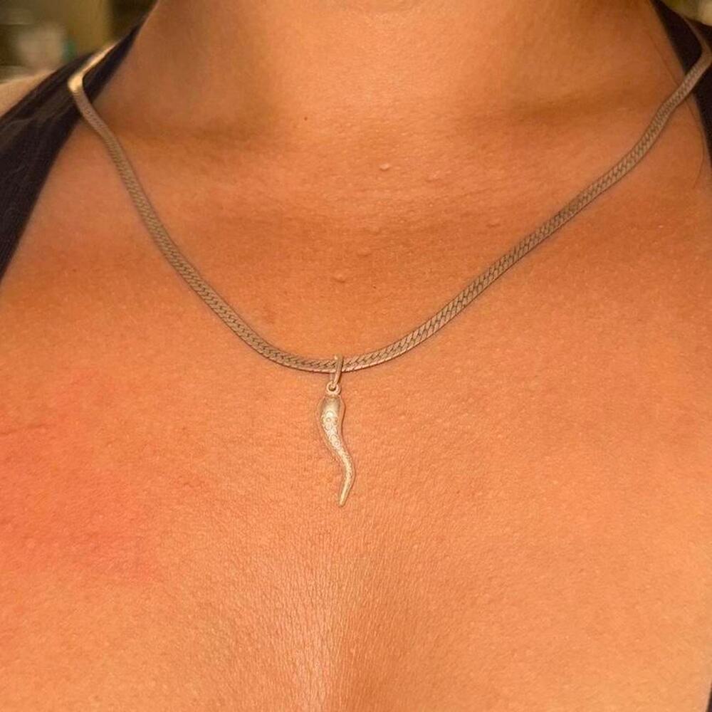 Vintage 925 Sterling Silver Sakura horn pendant necklace on herringbone chain - Picture 2 of 4